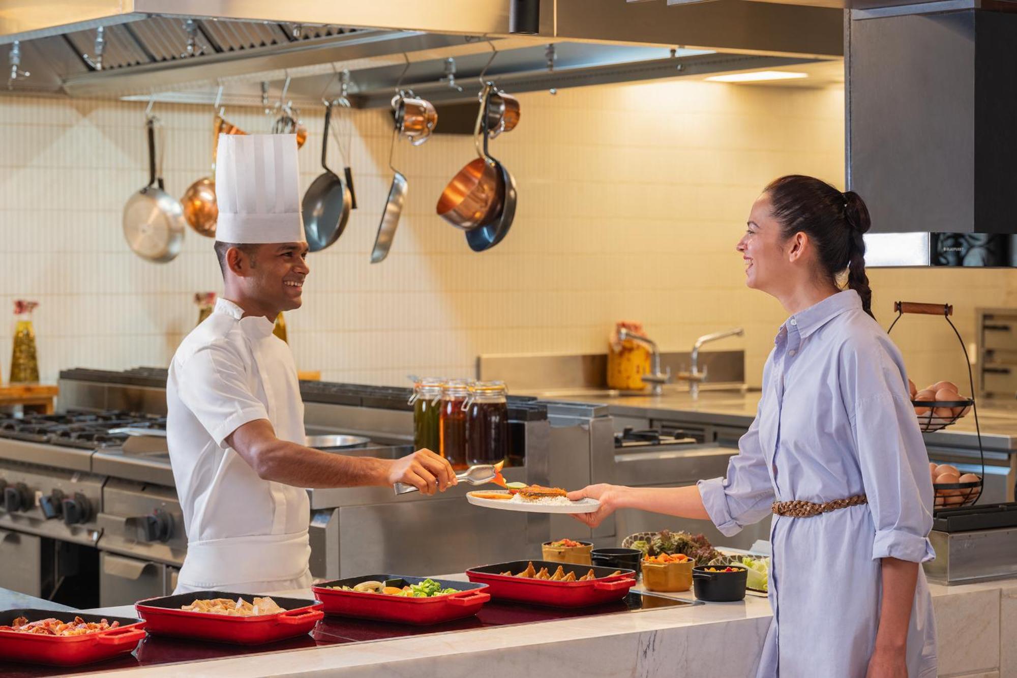 Courtyard By Marriott Goa Colva Hotel Bagian luar foto